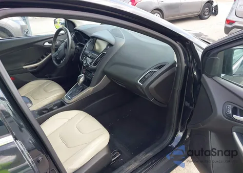 2015 Ford Focus Titanium z USA, uszkodzony, nr VIN 1FADP3J25FL338697